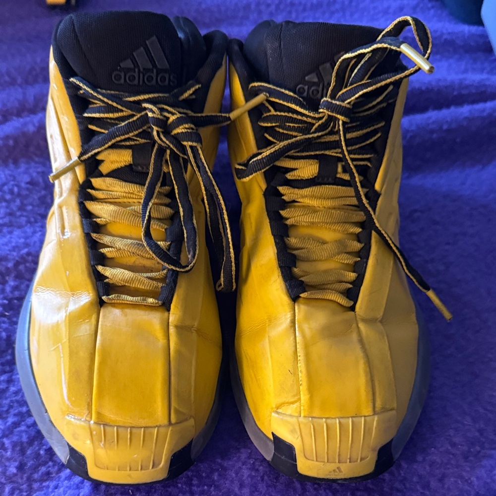 Adidas Men's Yellow and Black Athletic Shoes